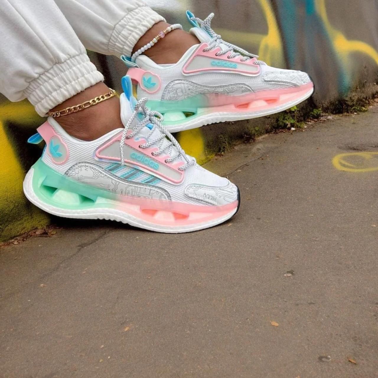 Adidas SL 2